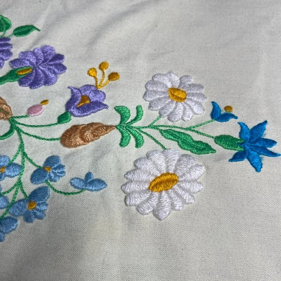 Vintage Hungarian Matyo Table Runner. Small - Picture 7 of 10